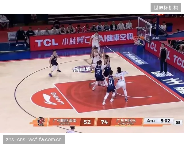 热身赛虽连胜但暴露进攻问题,球队面对低位防守缺乏渗透手段。 热身赛虽连胜但暴露进攻问题,球队面对低位防守缺乏渗透手段。